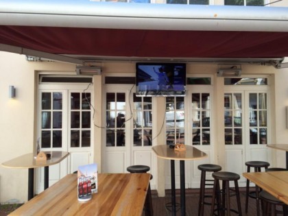 照片: Joe Enochs Sportsbar